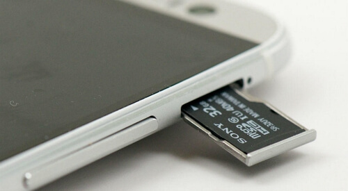 Débranchez et retirez la carte SD du téléphone Android.