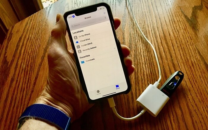 Comment transférer des fichiers d'une clé USB vers un iPad Avec/Sans  ordinateur - EaseUS